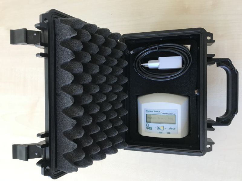 MONITOR DE GAS RADON SCOUT HOME instrumento para medir niveles de gas radón  en habitaciones y lugares de trabajo